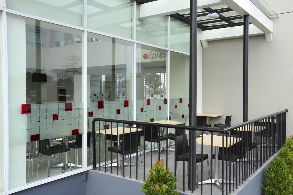 Amaris Hotel Bekasi Barat Exterior photo