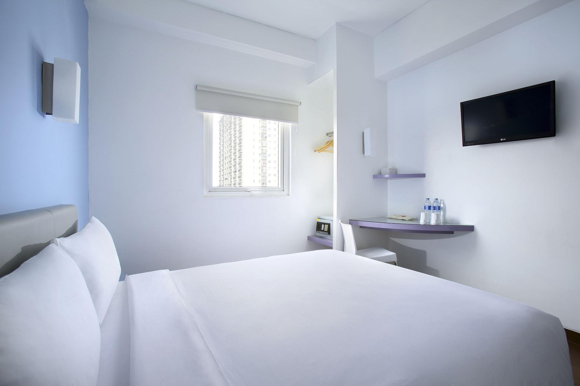 Amaris Hotel Bekasi Barat Exterior photo