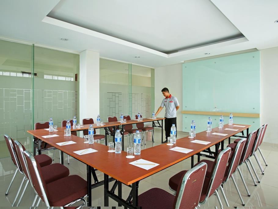 Amaris Hotel Bekasi Barat Exterior photo