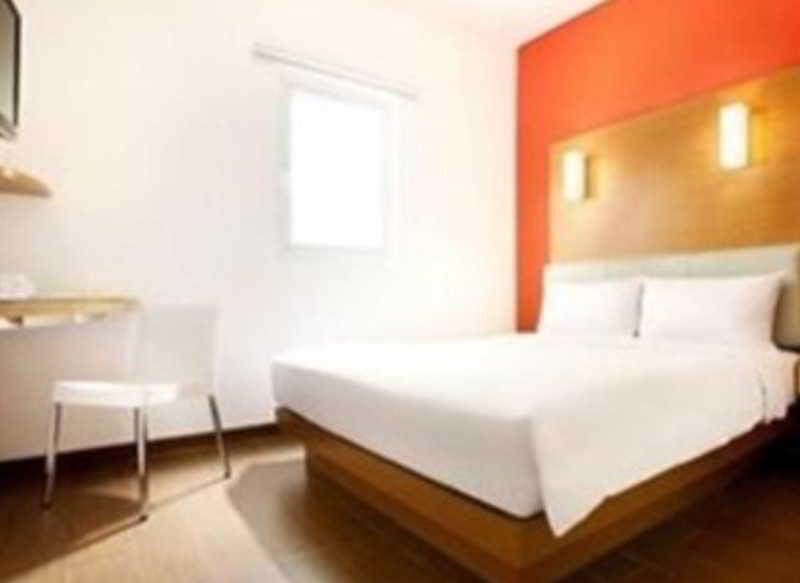 Amaris Hotel Bekasi Barat Exterior photo